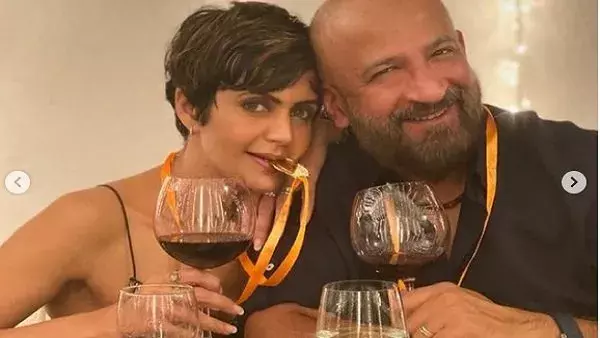 नहीं उभर पा रहीं हैं पति की मौत के दुःख से मंदिरा, साझा की तस्वीरें नहीं उभर पा रहीं हैं पति की मौत के दुःख से मंदिरा, साझा की तस्वीरें