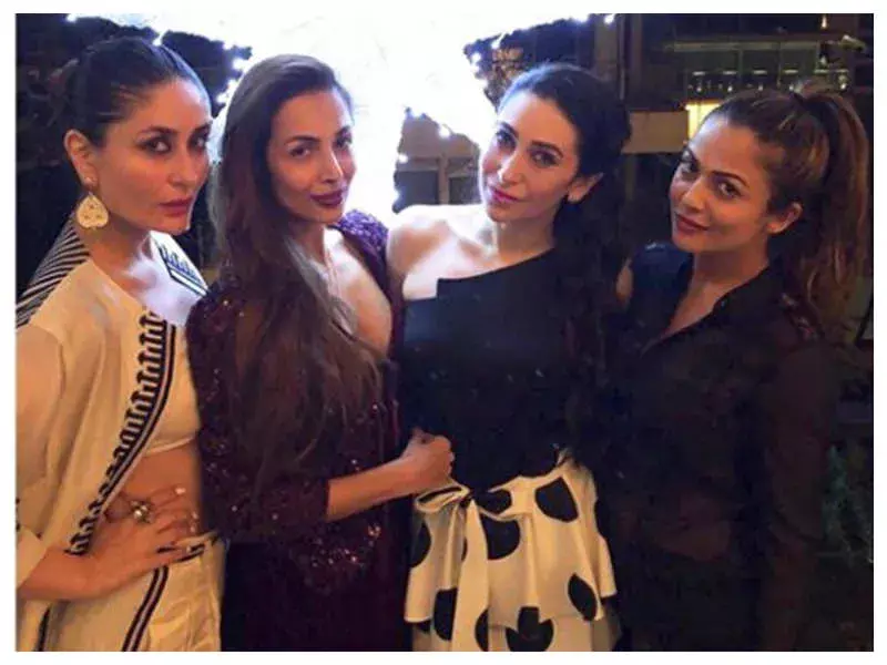 करीना के घर डिनर पर पहुँचे उनके करीबी दोस्त, साथ की जमकर पार्टी