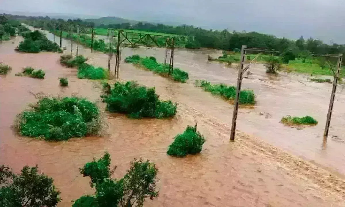 बारिश के कारण महाराष्ट्र की स्थिति खराब- देवेन्द्र फडणवीस बोले जनता की सहायता करे सरकार