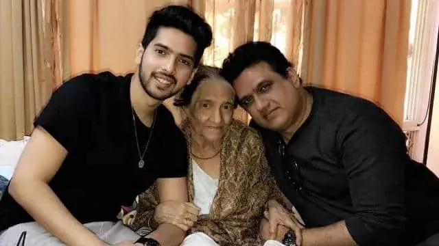 दादी की याद में तडपते दिखें अरमान मलिक, याद में शेयर किया वीडियो दादी की याद में तडपते दिखें अरमान मलिक, याद में शेयर किया वीडियो