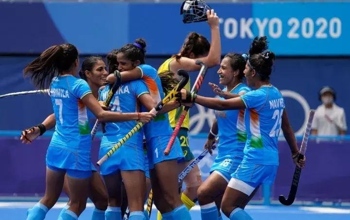 टोक्यो ओलंपिक में भारतीय महिला हॉकी टीम ने रचा इतिहास, नहीं रहा खुशी का ठिकाना टोक्यो ओलंपिक में भारतीय महिला हॉकी टीम ने रचा इतिहास, नहीं रहा खुशी का ठिकाना