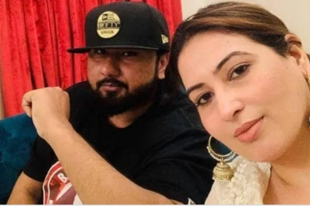 BREAKING NEWS: मुश्किल में फंसे यो यो हनी सिंह, पत्नी ने दर्ज कराया घरेलू हिंसा का केस BREAKING NEWS: मुश्किल में फंसे यो यो हनी सिंह, पत्नी ने दर्ज कराया घरेलू हिंसा का केस