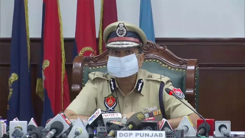 ड्रोन से अमृतसर में गिराए हथियार, पंजाब के डीजीपी ने दी जानकारी ड्रोन से अमृतसर में गिराए हथियार, पंजाब के डीजीपी ने दी जानकारी