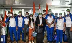 दिल्ली एयरपोर्ट पर जोरदार स्वागत के साथ वापस आए भारतीय एथलीट दिल्ली एयरपोर्ट पर जोरदार स्वागत के साथ वापस आए भारतीय एथलीट