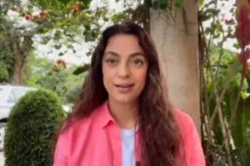 जूही चावला ने 5G network मामले को लेकर शेयर किया वीडियो