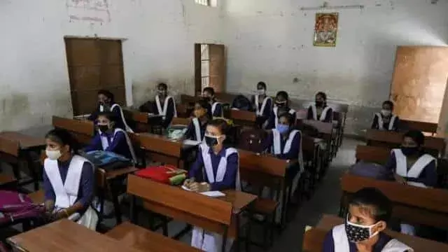 यूपी में  कक्षा 9 से 12 तक के बच्चो के खुले स्कूल यूपी में  कक्षा 9 से 12 तक के बच्चो के खुले स्कूल