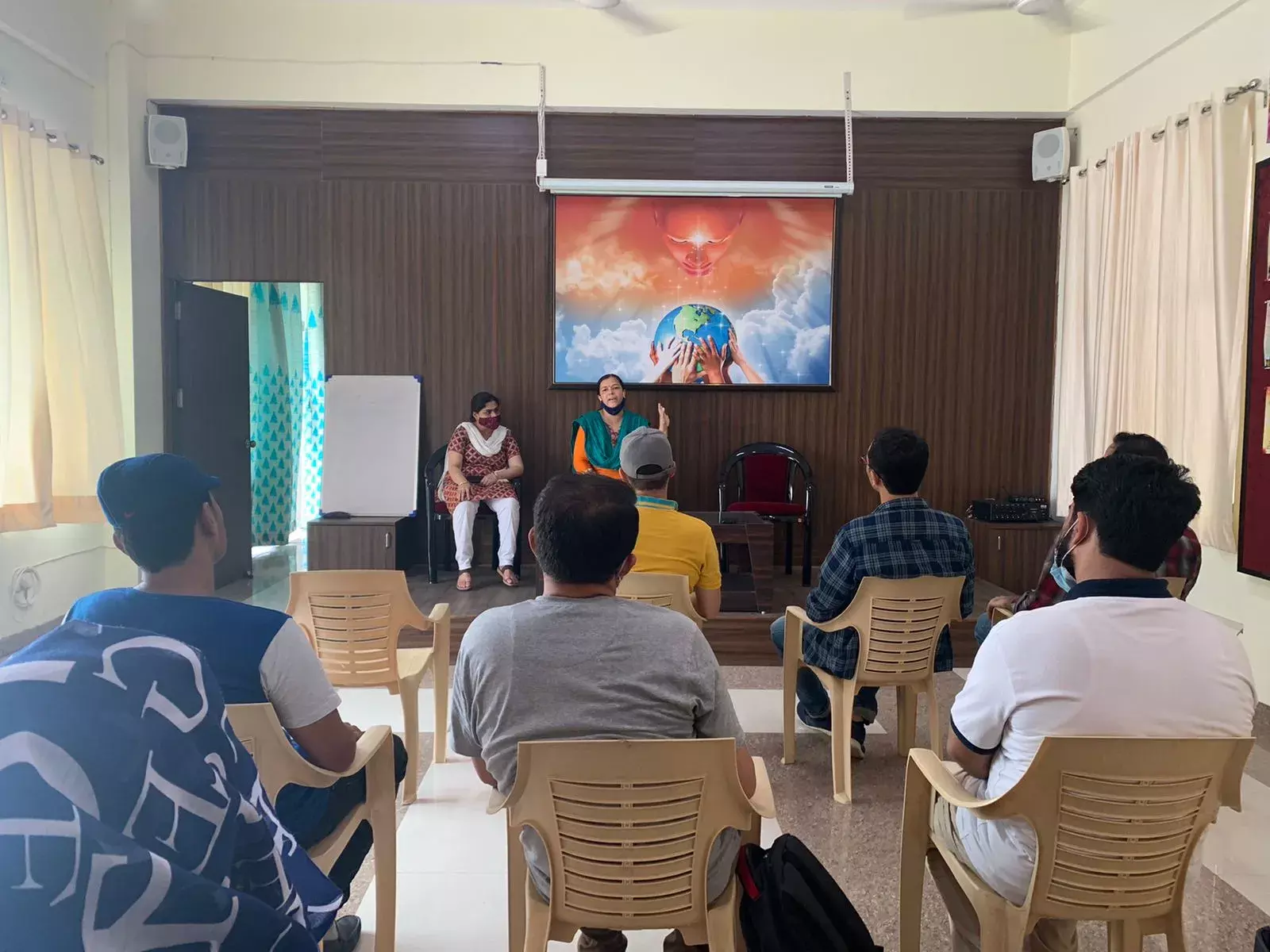 लखनऊ विश्वविद्यालय के कुलपति ने अफगानिस्तानी छात्रों का बढ़ाया मनोबल