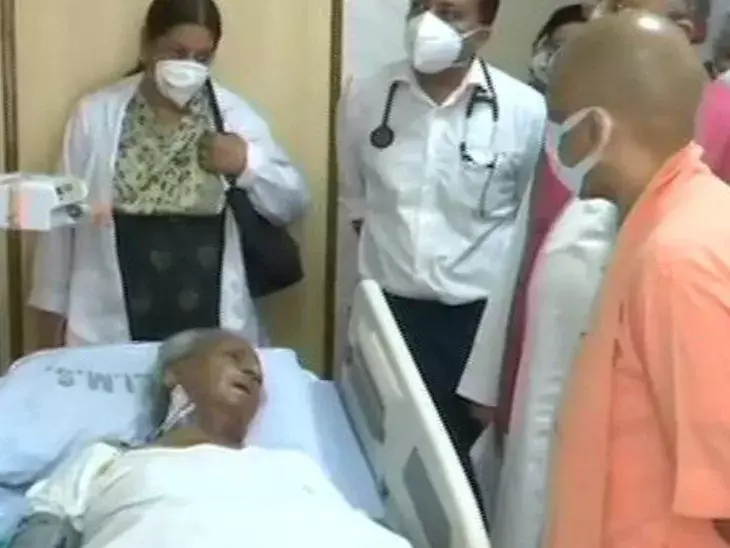 पूर्व सीएम कल्याण सिंह की बिगड़ी तबीयत, मिलने पहुंचे सीएम योगी पूर्व सीएम कल्याण सिंह की बिगड़ी तबीयत, मिलने पहुंचे सीएम योगी