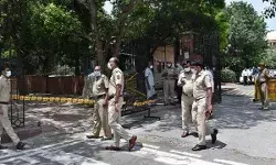 दिल्ली में सुप्रीम कोर्ट के बाहर आत्महत्या की कोशिश करने वाले व्यक्ति की मौत, महिला का इलाज जारी