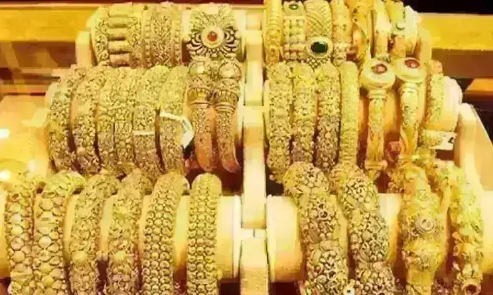 पिछले साल की तुलना में इस साल सोने के भावों में आई भारी कमी पिछले साल की तुलना में इस साल सोने के भावों में आई भारी कमी