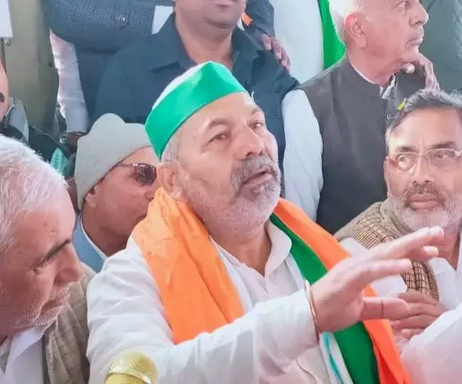 किसान महापंचायत के लिए पहुंचे राकेश टिकैत किसान महापंचायत के लिए पहुंचे राकेश टिकैत