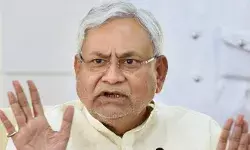 बिहार सीएम के जनता दरबार में पहुंची महिला ने जेडीयू नेता पर लगाया ये आरोप बिहार सीएम के जनता दरबार में पहुंची महिला ने जेडीयू नेता पर लगाया ये आरोप