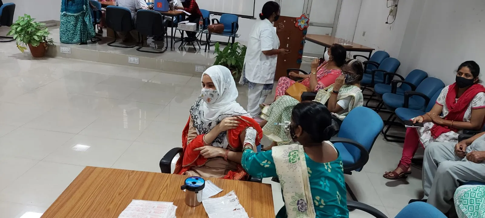 लखनऊ विश्वविद्यालय में हुआ कोविड वैक्सीन कैम्प का आयोजन लखनऊ विश्वविद्यालय में हुआ कोविड वैक्सीन कैम्प का आयोजन