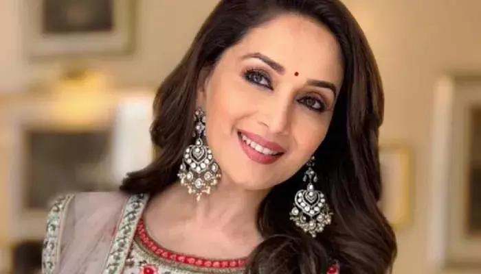 मराठी लुक में वायरल हुई अभिनेत्री माधुरी दीक्षित की तस्वीरें मराठी लुक में वायरल हुई अभिनेत्री माधुरी दीक्षित की तस्वीरें