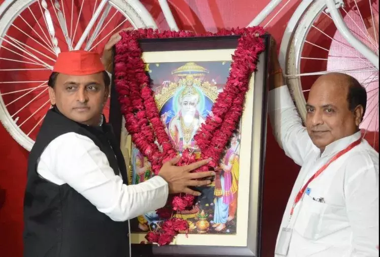 विश्वकर्मा पूजा में मुख्य अतिथि होंगे अखिलेश यादव विश्वकर्मा पूजा में मुख्य अतिथि होंगे अखिलेश यादव