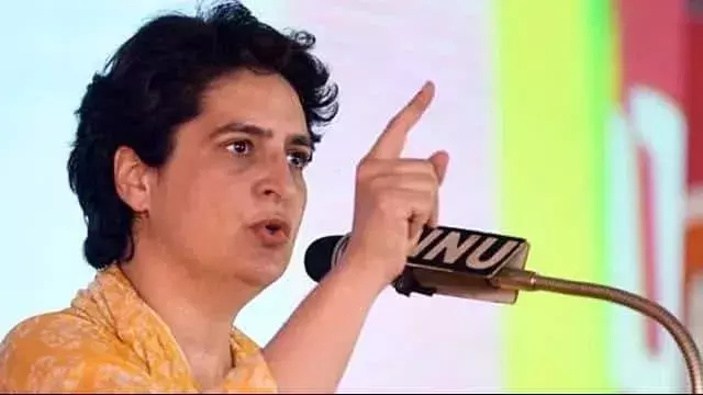 UP Elections 2022 : कांग्रेस महासचिव प्रियंका गांधी पहुंची रायबरेली UP Elections 2022 : कांग्रेस महासचिव प्रियंका गांधी पहुंची रायबरेली