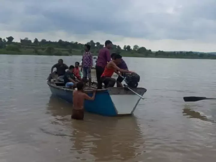 अमरावती में हुआ बड़ा हादसा, नाव पलटने से 11 लोग डूबे अमरावती में हुआ बड़ा हादसा, नाव पलटने से 11 लोग डूबे