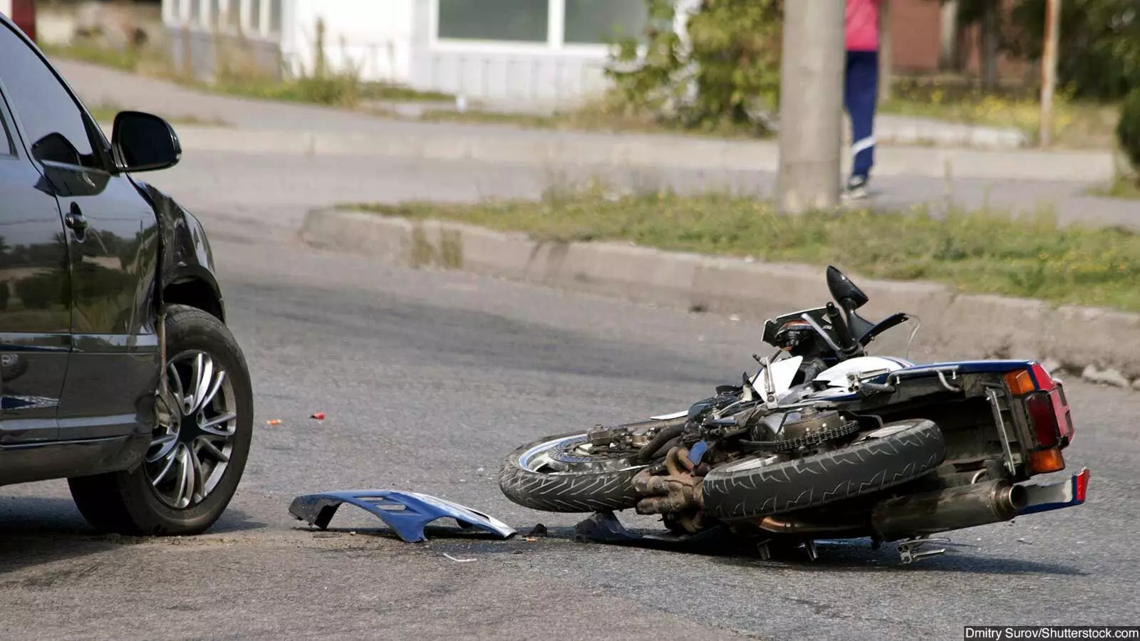 तेज रफ्तार कार की टक्कर से दो बाइक सवारों की मौत