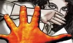 यूपी : नसे मे धुत हैवान  पति ने निर्वस्त्र कर पत्नी को बेरहमी से पीटा यूपी : नसे मे धुत हैवान  पति ने निर्वस्त्र कर पत्नी को बेरहमी से पीटा