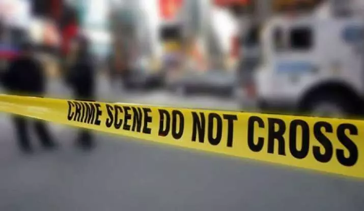 लखनऊ : अपराधी को पकड़ने गई प्रदेश पुलिस टीम पर हमला, स्‍वजन ने घर का दरवाजा बंद कर बनाया बंधक जमकर पीटा