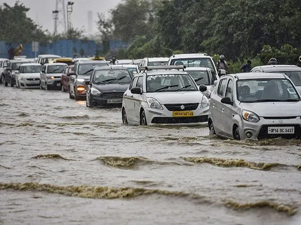 यूपी में भारी बारिश से दूसरे दिन हुई 30 मौतें, कई इलाकों में  बिजली गुल यूपी में भारी बारिश से दूसरे दिन हुई 30 मौतें, कई इलाकों में  बिजली गुल