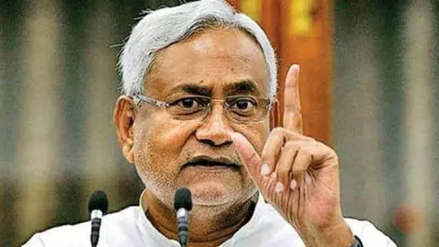 जनता दरबार नीतीश के सामने बुजुर्ग प्रिंसिपल का गजब फरियाद जनता दरबार नीतीश के सामने बुजुर्ग प्रिंसिपल का गजब फरियाद