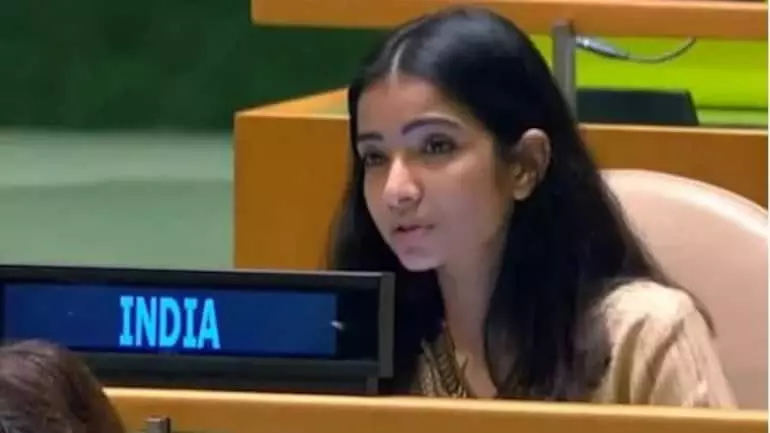 कौन हैं भारत की ऑफ़िसर स्नेहा दुबे, जिन्होंने UN में पाकिस्तान को....