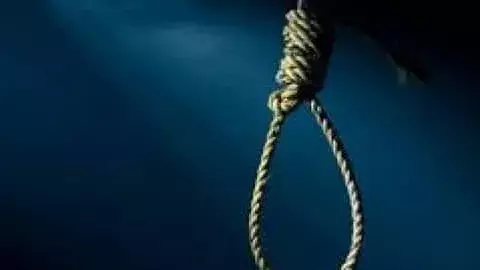 सीतापुर : घर के अंदर संदिग्ध हालत मे लटकता मिला महिला का शव सीतापुर : घर के अंदर संदिग्ध हालत मे लटकता मिला महिला का शव