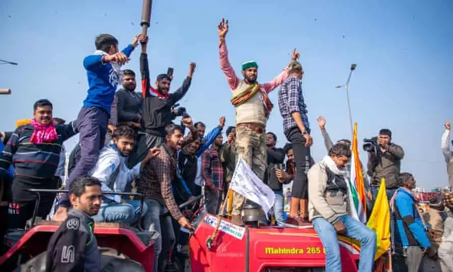 देश : कृषि कानूनों के विरोध में किसानो ने किया हाइवे पर चक्का जाम देश : कृषि कानूनों के विरोध में किसानो ने किया हाइवे पर चक्का जाम