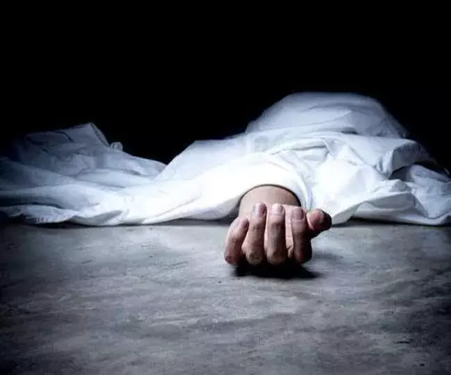 बिहार : रेलवे गड्ढे में मिला छात्र का शव बिहार : रेलवे गड्ढे में मिला छात्र का शव