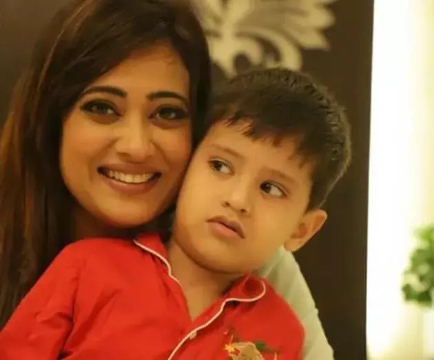 लंबे समय से कानूनी लड़ाई लड़ कर श्वेता तिवारी को मिली बेटे रेयांश की कस्टडी लंबे समय से कानूनी लड़ाई लड़ कर श्वेता तिवारी को मिली बेटे रेयांश की कस्टडी