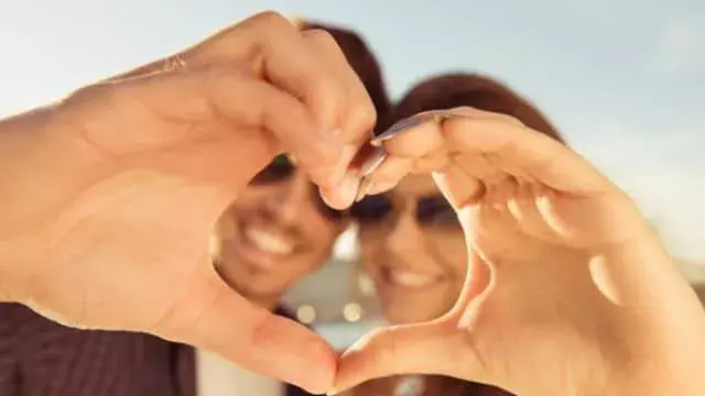 अपने रिश्ते को और भी मजबूत बनाने के लिए रखे इन 7 बातों का ध्यान