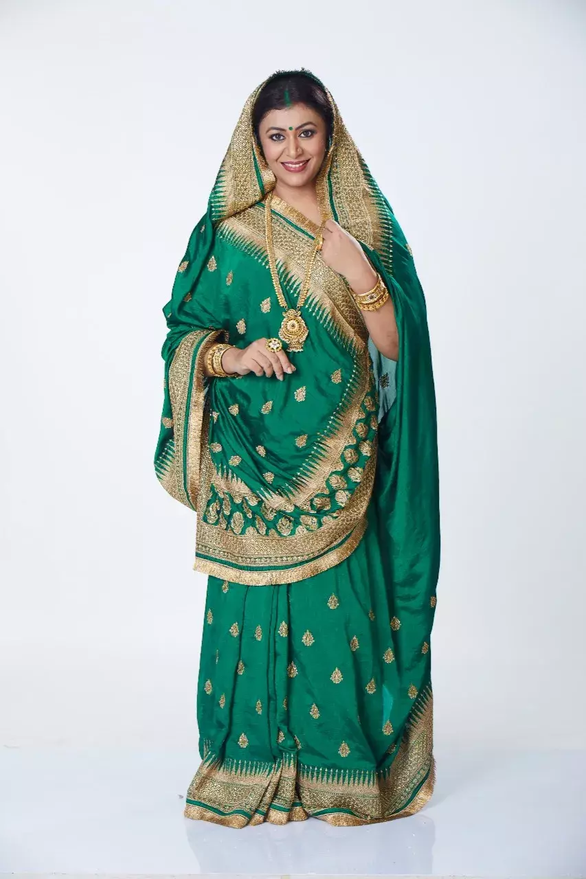 हरी मिर्च लाल मिर्च एक तीखी एक करारी में मनोरंजन का भरपूर तड़का