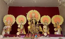 पंडालों में माँ का दर्शन कर भाव विभोर हुए भक्त,आज होगा महाष्टमी पूजन पंडालों में माँ का दर्शन कर भाव विभोर हुए भक्त,आज होगा महाष्टमी पूजन