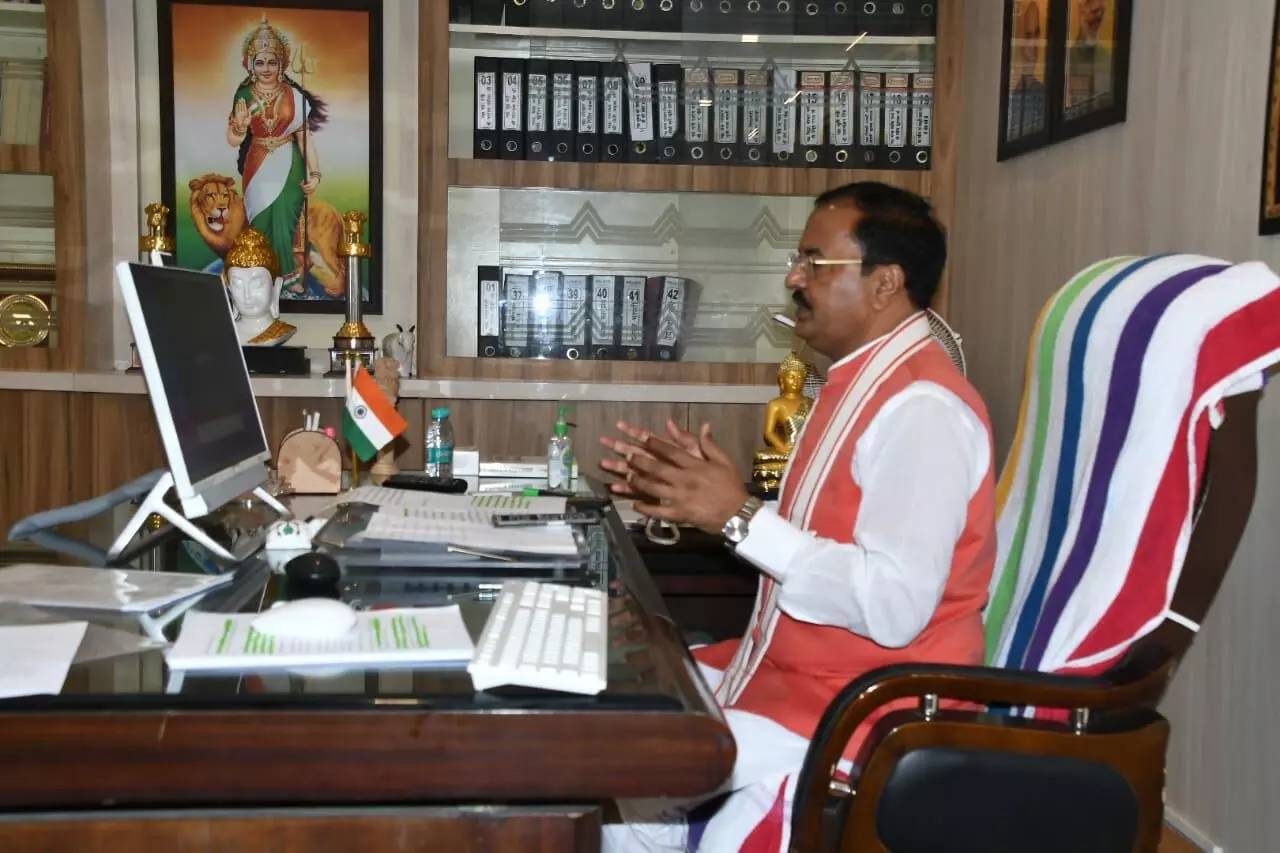 उपमुख्यमंत्री केशव प्रसाद मौर्य ने वर्चुअल रूप रमाशंकर उपाध्याय जी की प्रतिमा का अनावरण किया