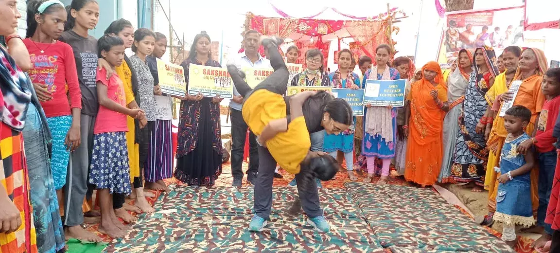 इंटरैक्टिव अवेयरनेस सेशन सक्षम प्रोजेक्ट में लड़कियों ने सीखे आत्मरक्षा के गुर। इंटरैक्टिव अवेयरनेस सेशन सक्षम प्रोजेक्ट में लड़कियों ने सीखे आत्मरक्षा के गुर।
