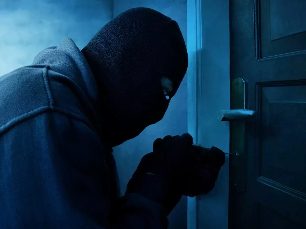 सर्राफ की दुकानों पर चोरी करने का प्रयास, हुए असफल