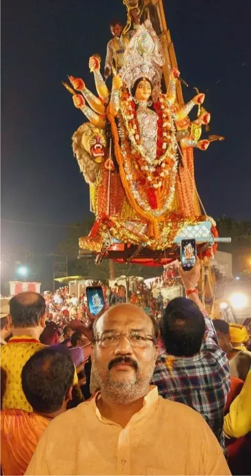 गगनचुम्बी जयघोष से आदिशक्ति मां की प्रतिमाएं शक्ति कुण्ड में विसर्जित गगनचुम्बी जयघोष से आदिशक्ति मां की प्रतिमाएं शक्ति कुण्ड में विसर्जित