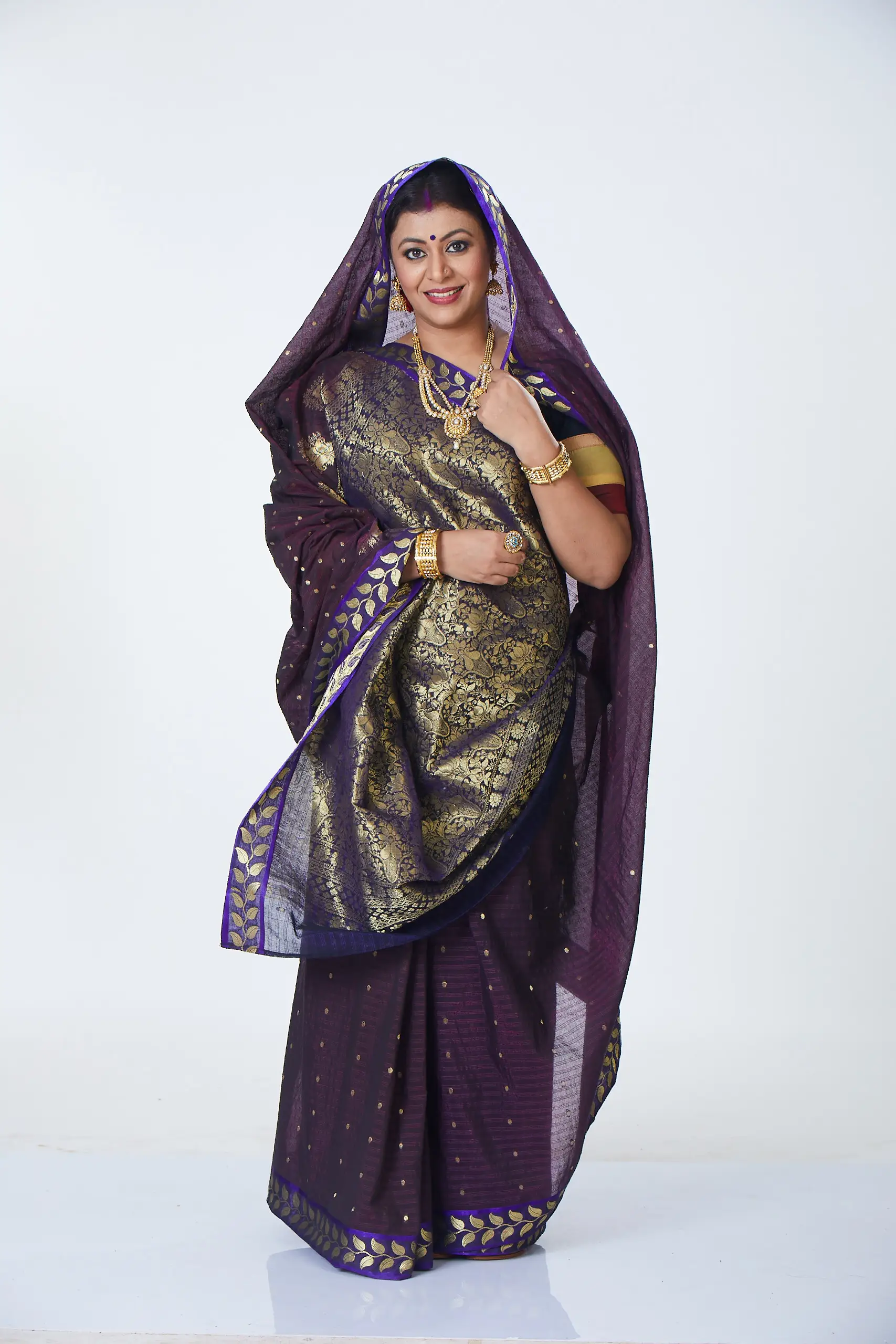 सास-बहू की कहानी में लगा हरी मिर्च लाल मिर्च का तड़का - कशिश दुग्गल सास-बहू की कहानी में लगा हरी मिर्च लाल मिर्च का तड़का - कशिश दुग्गल