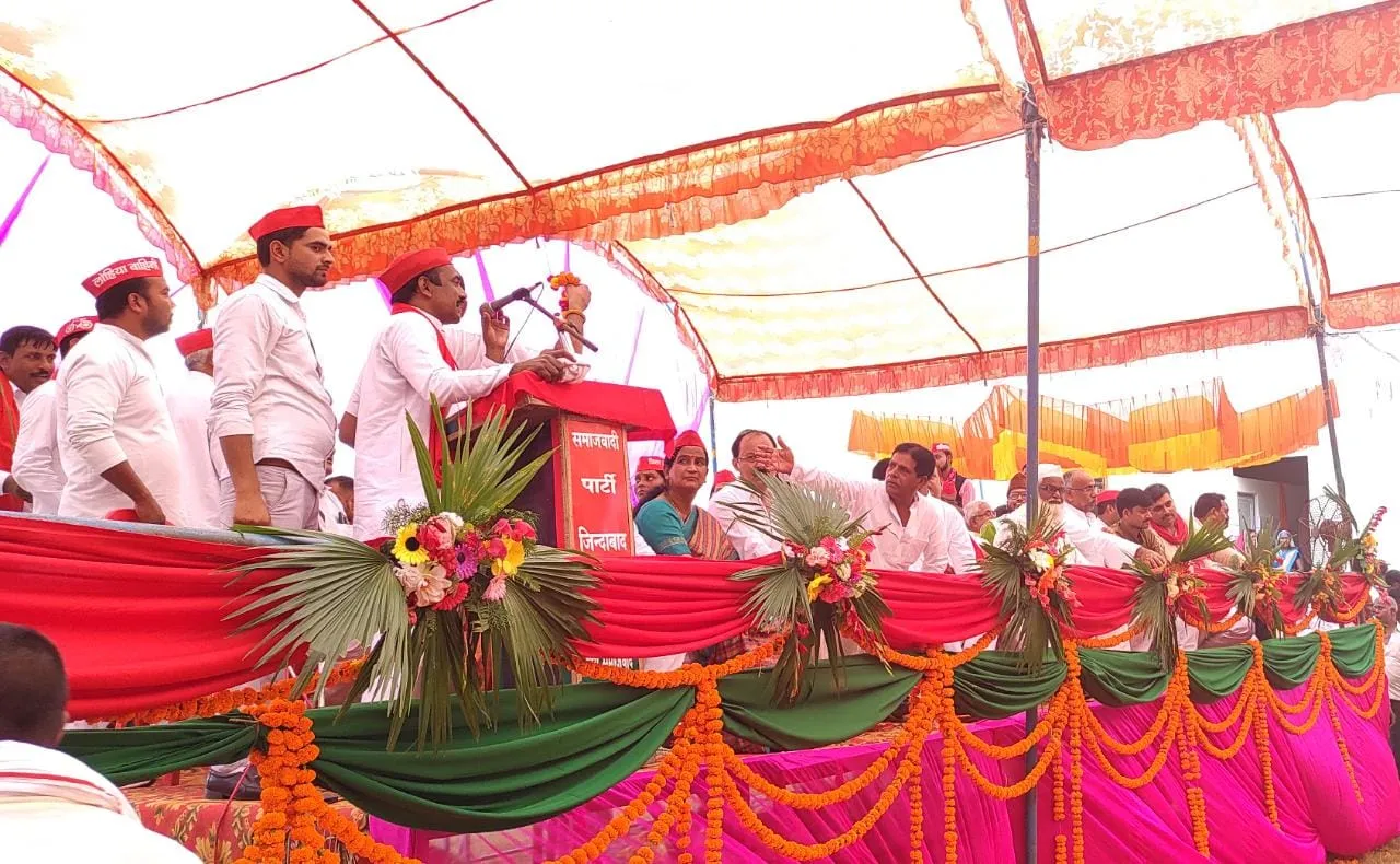 जनसभा में सैकड़ों लोगों ने अखिलेश यादव को मुख्यमंत्री बनाने का लिया संकल्प जनसभा में सैकड़ों लोगों ने अखिलेश यादव को मुख्यमंत्री बनाने का लिया संकल्प