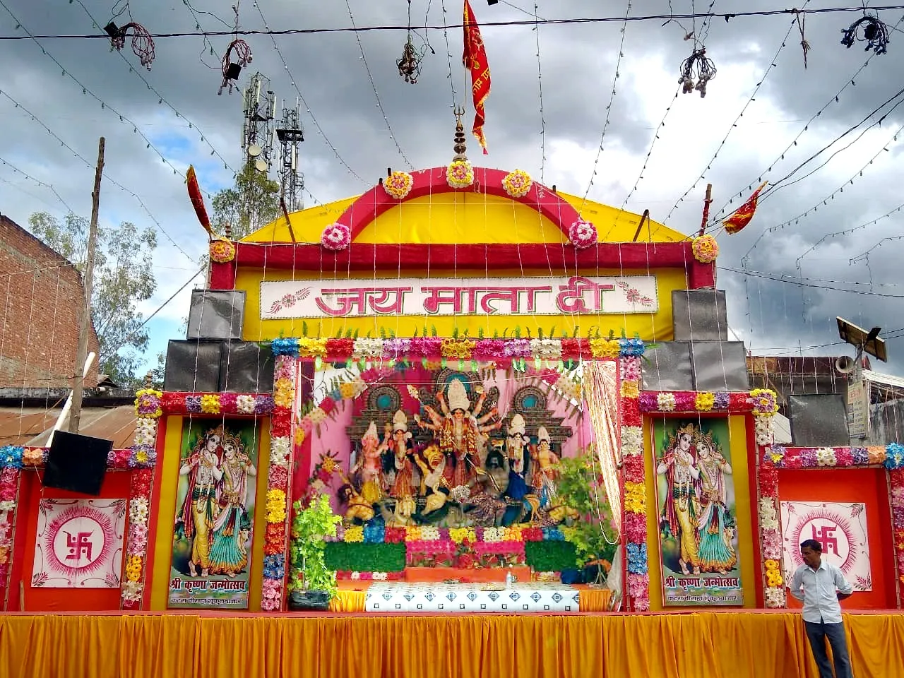 सैंतीसवाँ नवदुर्गा पूजा महोत्सव मना रहा है बाजार शुकुल सैंतीसवाँ नवदुर्गा पूजा महोत्सव मना रहा है बाजार शुकुल