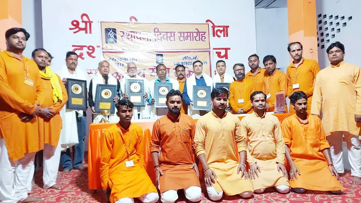 कोरोना वरियर्स डाक्टरो को अंगवस्त्र व स्मृति चिंह देकर किया सम्मानित कोरोना वरियर्स डाक्टरो को अंगवस्त्र व स्मृति चिंह देकर किया सम्मानित