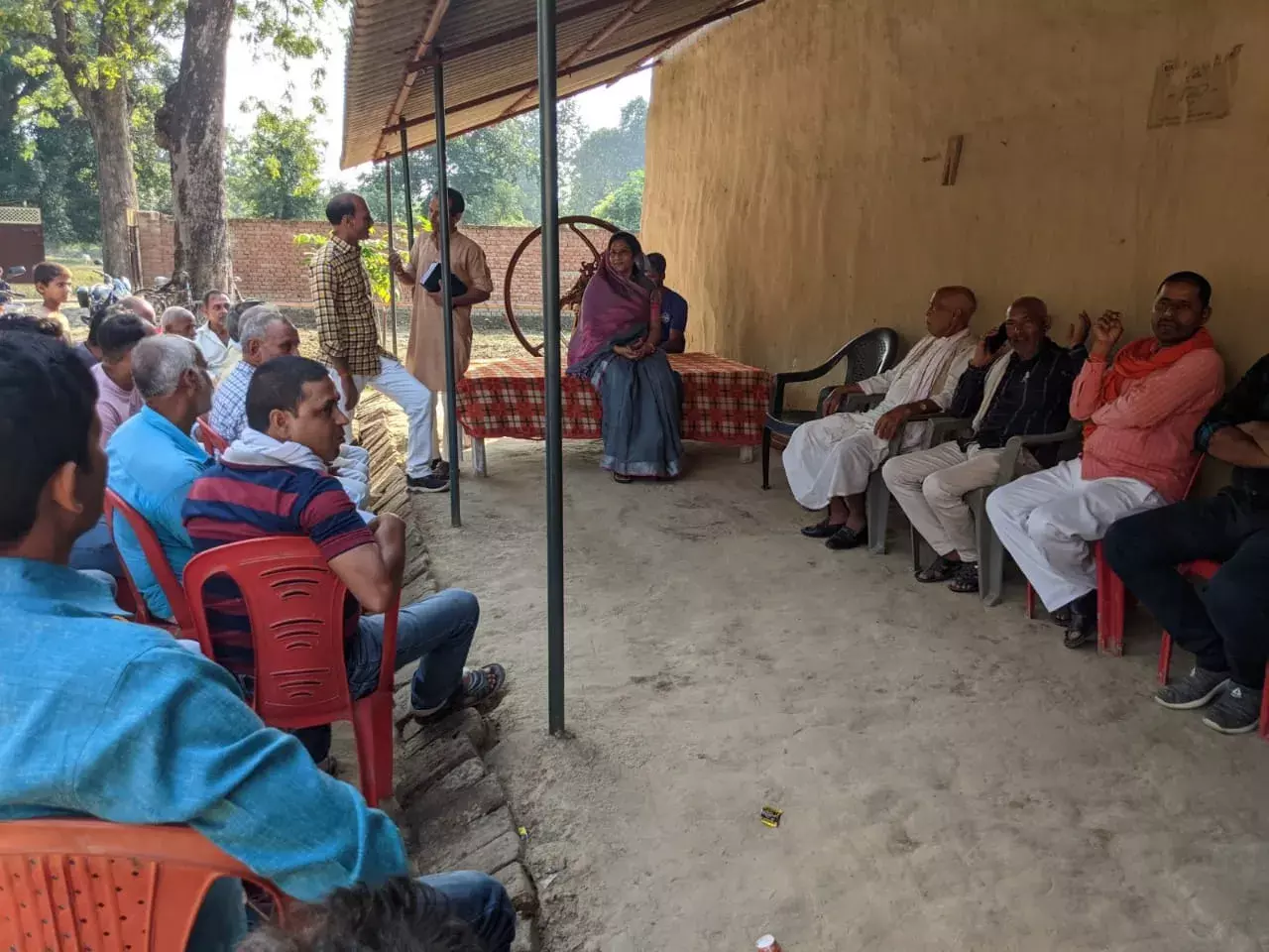 रश्मि सिंह ने लिया ब्राह्मणों का आशीर्वाद रश्मि सिंह ने लिया ब्राह्मणों का आशीर्वाद