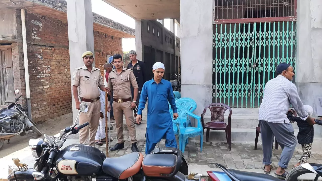 सुरक्षा के दृष्टिगत जुमे की नमाज के समय मस्जिदों के पास तैनात रहे पुलिस