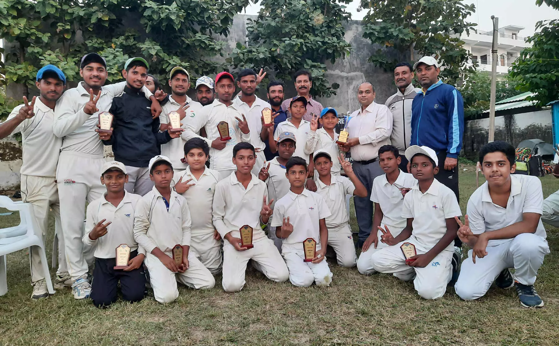 विष्णु भगवान पब्लिक स्कूल ने जीती सीरीज आशुतोष बेस्ट बैट्समैन, मोनू बेस्ट बालर एवं मैन ऑफ दि मैच विष्णु भगवान पब्लिक स्कूल ने जीती सीरीज आशुतोष बेस्ट बैट्समैन, मोनू बेस्ट बालर एवं मैन ऑफ दि मैच