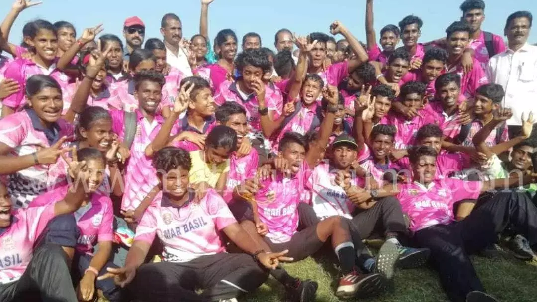 विकास खण्ड सिंहपुर के मैदान में किया गया खेलकूद प्रतियोगिता का आयोजन विकास खण्ड सिंहपुर के मैदान में किया गया खेलकूद प्रतियोगिता का आयोजन