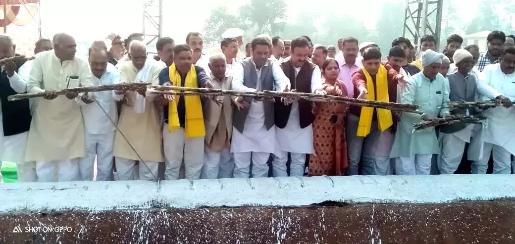 गन्ना पेराई सत्र 2021-22 का विधायक ने किया शुभारंभ गन्ना पेराई सत्र 2021-22 का विधायक ने किया शुभारंभ