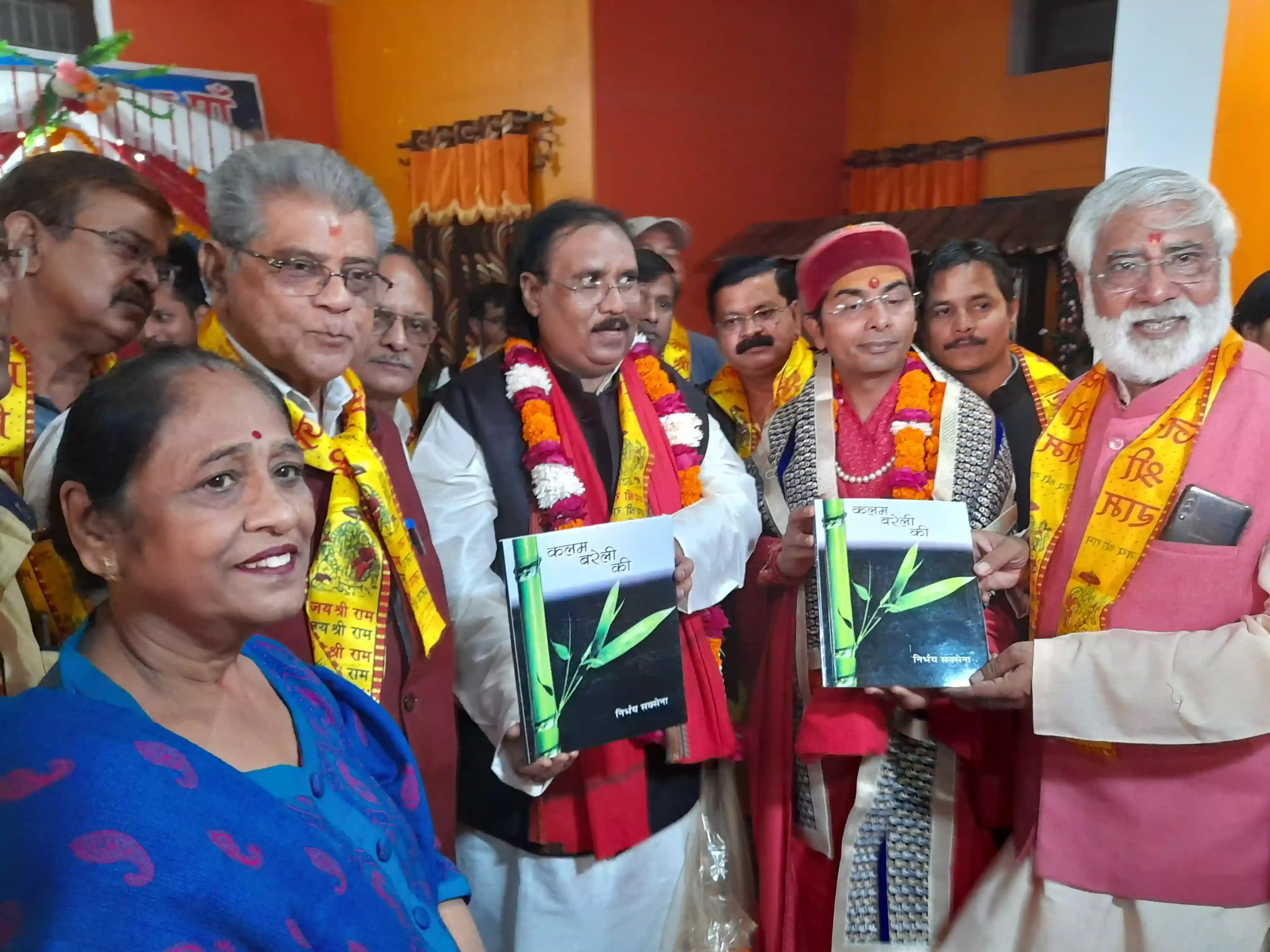 गंगोत्री धाम से कलश के साथ  आये रावल शिव प्रकाश से भक्तों ने लिया आशीर्वाद