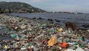 कोरोनाकाल में निकला 80 लाख टन प्लास्टिक कचरा, दुनिया के लिए बना नई परेशानी।