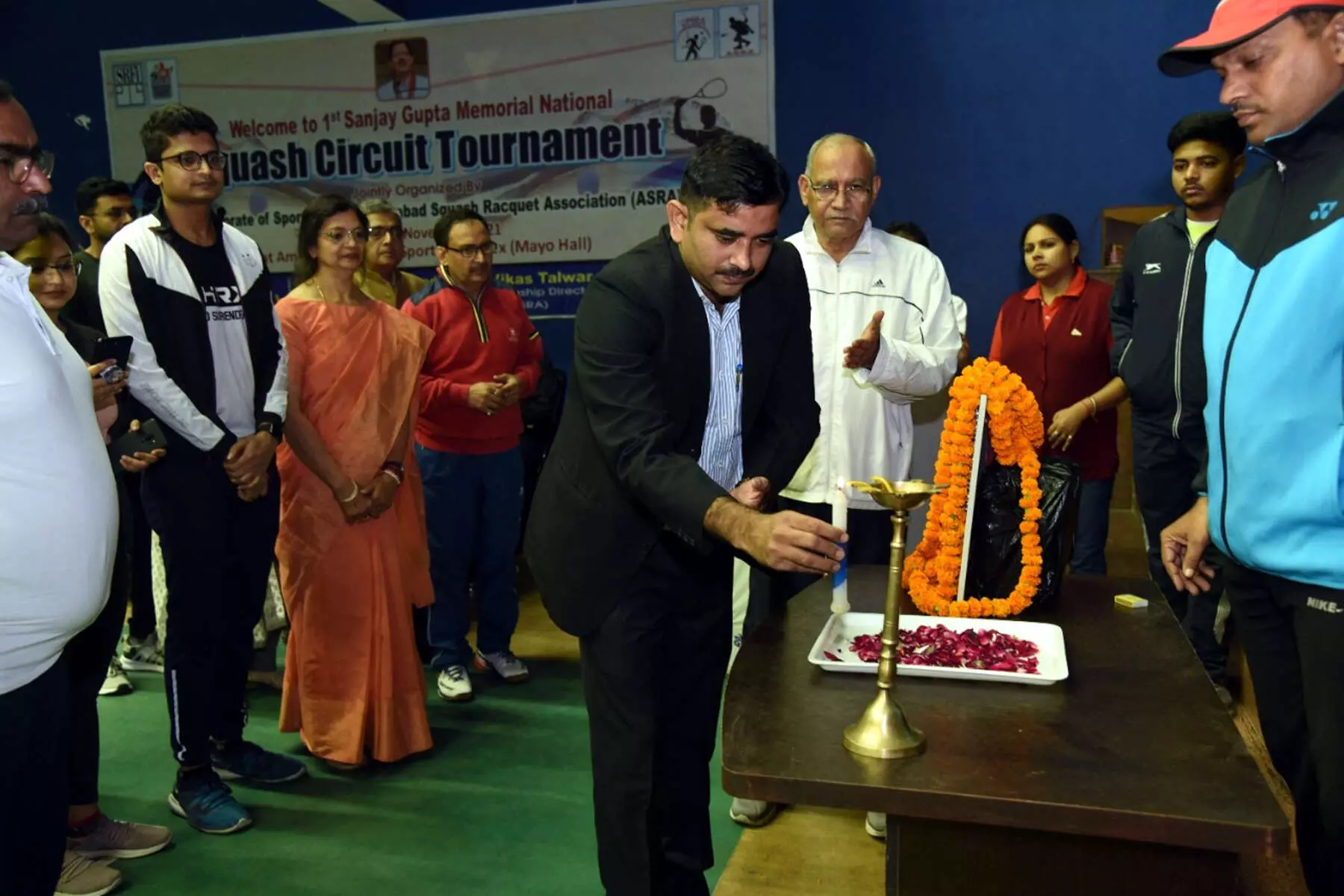 चित्र परिचय-मेयोहॉल में राष्ट्रीय स्क्वैश सर्किट प्रतियोगिता का उद्घाटन करते मुख्य अतिथि अभिन्न श्याम गुप्ता चित्र परिचय-मेयोहॉल में राष्ट्रीय स्क्वैश सर्किट प्रतियोगिता का उद्घाटन करते मुख्य अतिथि अभिन्न श्याम गुप्ता